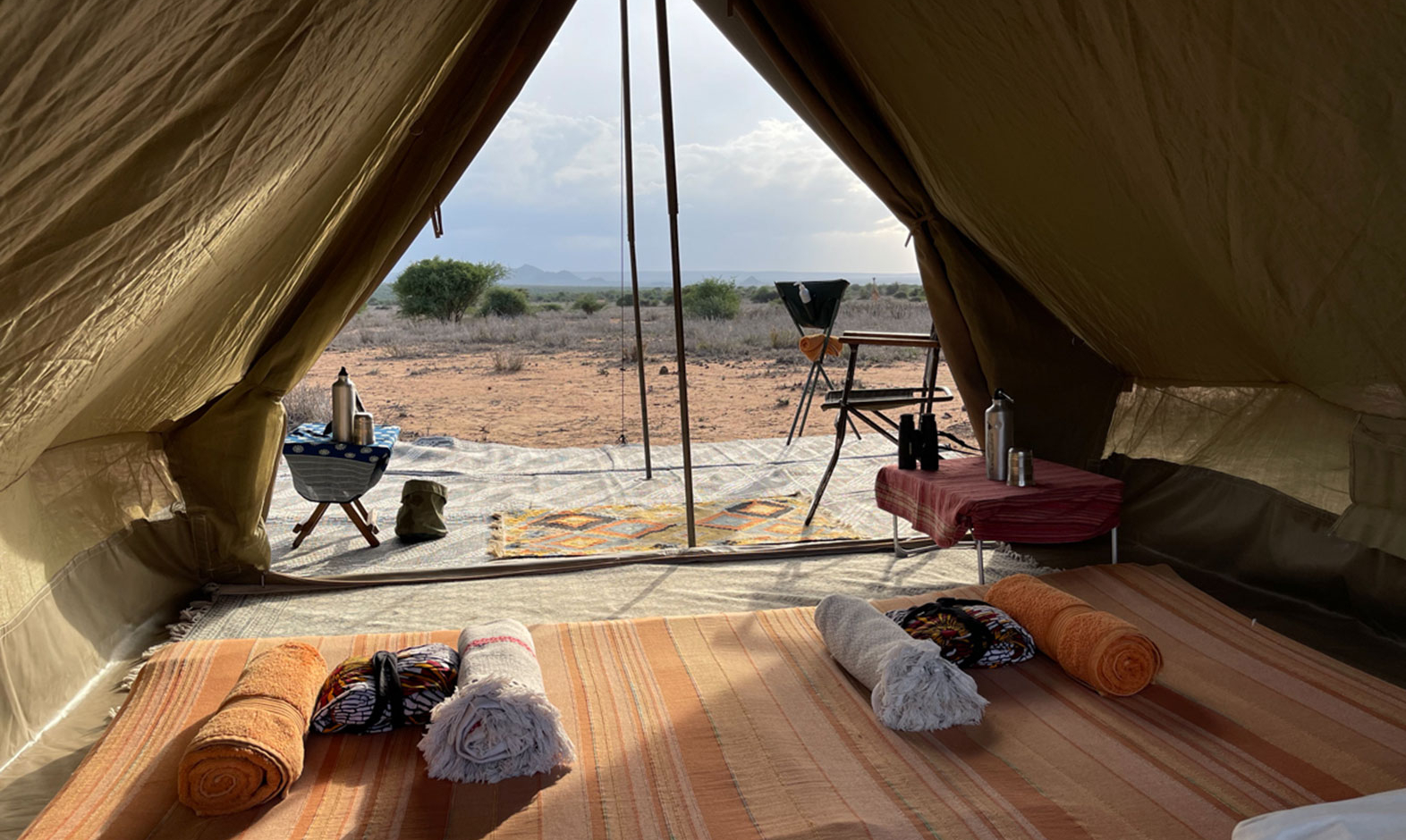 IntoAfrica-Experiencias-Kenia-Camellos-04-min